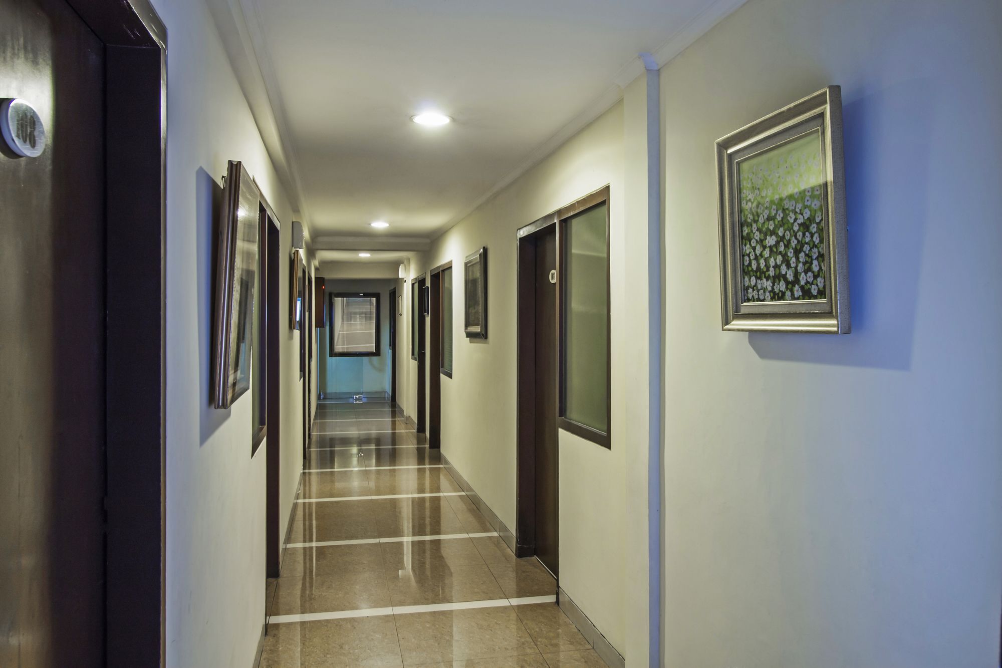 Reddoorz Plus @ Karet Setiabudi Jakarta Exterior foto